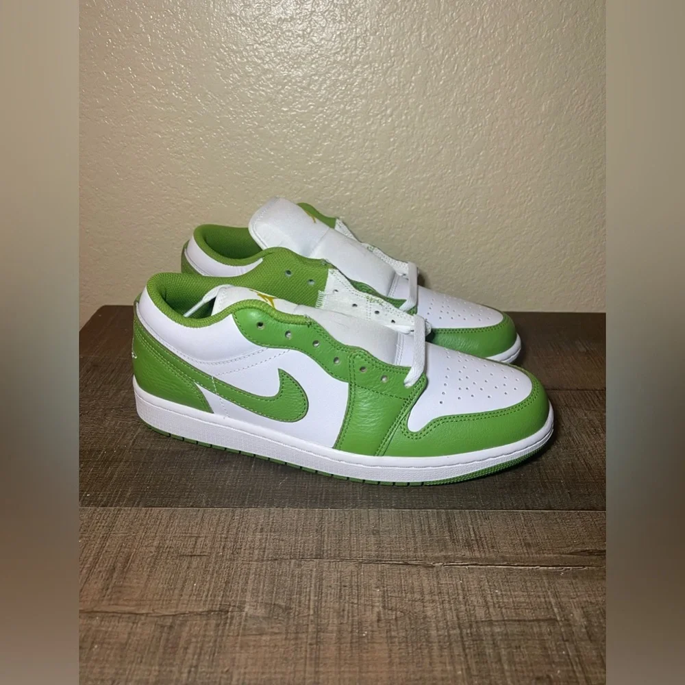 Air Jordan 1 Low SE “Chlorophyll” Shoes.
- Size 10 Men.